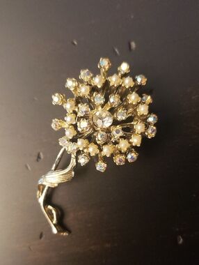Elegant Vintage Gold and Rhinestone/Pearl Floral Brooch